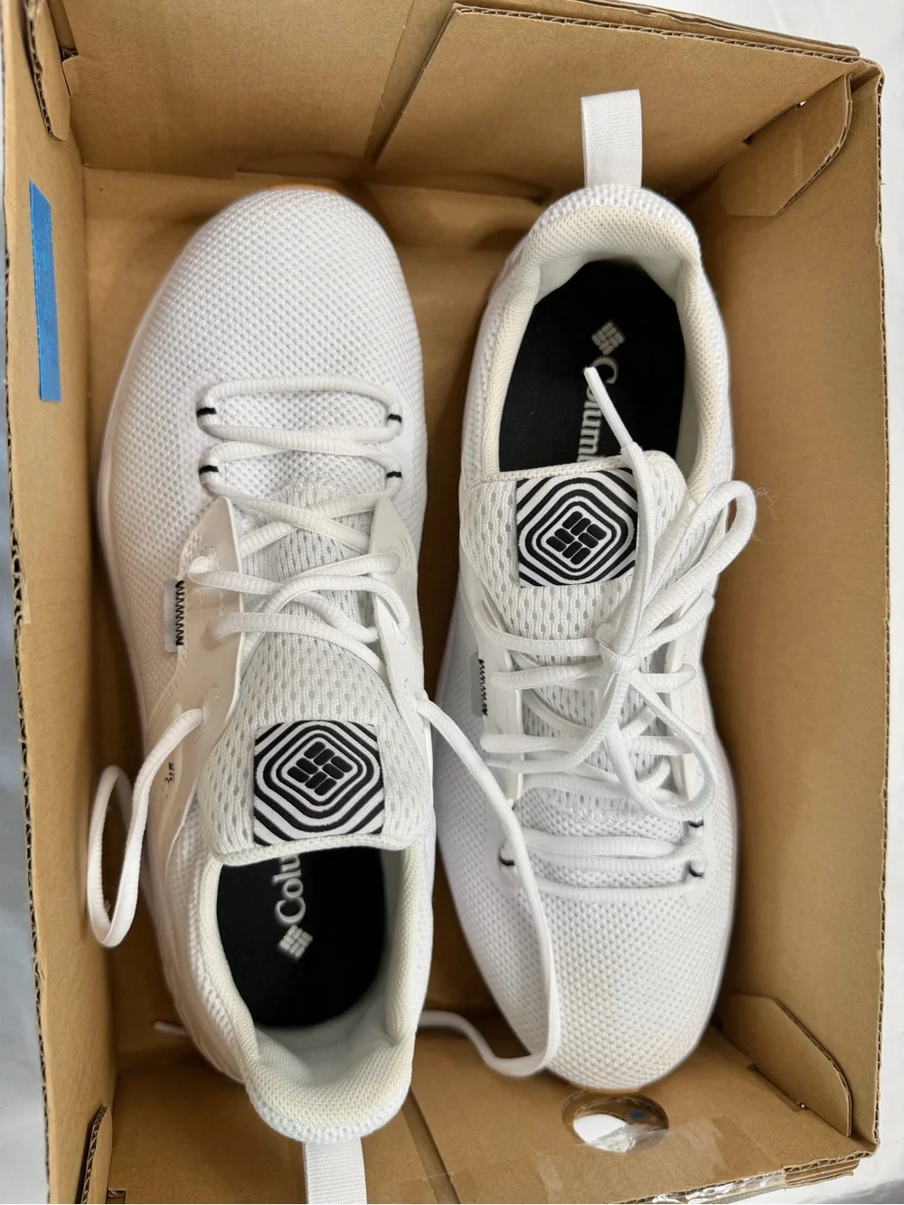 Columbia athletic shoe Benson CRZ Mens 9 White Black Trail Hiking Sneakers clean